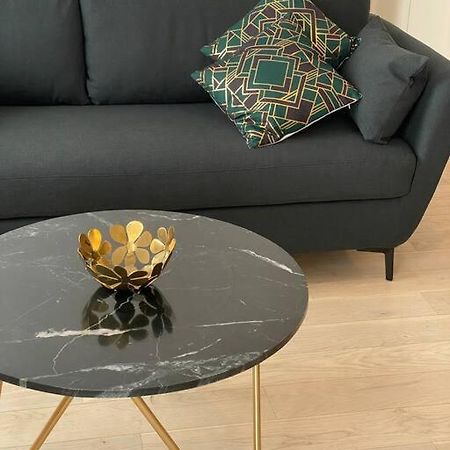 Brand New 1 Bedroom Flat With Parking- 5 Min Paris Pte De Versailles Issy-les-Moulineaux Ngoại thất bức ảnh