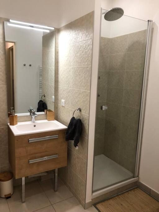 Brand New 1 Bedroom Flat With Parking- 5 Min Paris Pte De Versailles Issy-les-Moulineaux Ngoại thất bức ảnh