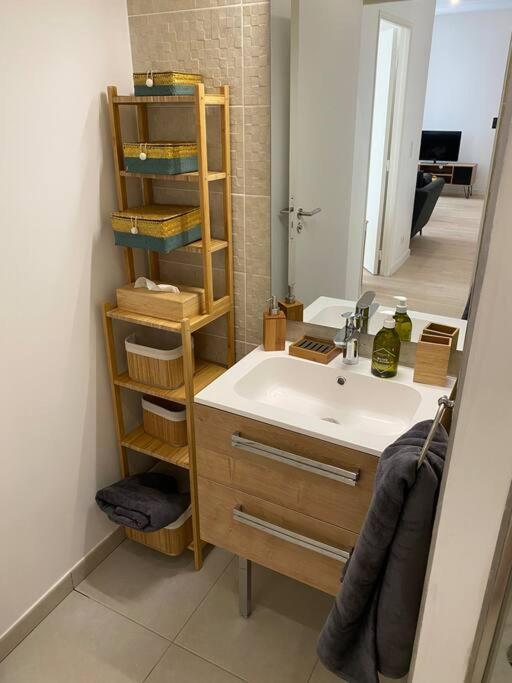Brand New 1 Bedroom Flat With Parking- 5 Min Paris Pte De Versailles Issy-les-Moulineaux Ngoại thất bức ảnh