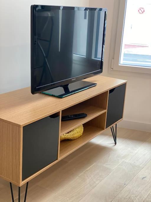 Brand New 1 Bedroom Flat With Parking- 5 Min Paris Pte De Versailles Issy-les-Moulineaux Ngoại thất bức ảnh