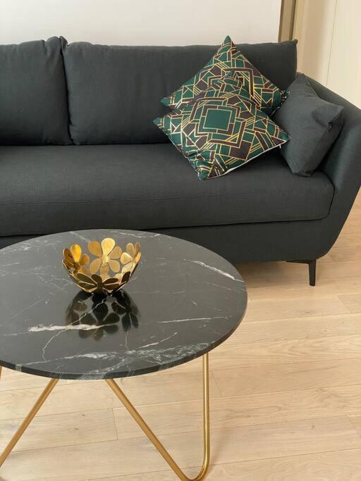 Brand New 1 Bedroom Flat With Parking- 5 Min Paris Pte De Versailles Issy-les-Moulineaux Ngoại thất bức ảnh